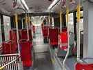 Trolejbus je 18 metr dlouhý a 2,55 metru iroký, nabízí 35 míst k sezení a 138...