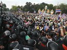 Protivládní demonstrace v Bangkoku (Thajsko, 25. listopadu 2013).
