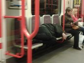 Bezdomovec v metru