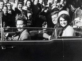Do tragdie zbv pr vtein. Prezident Kennedy a jeho ena Jackie krtce ped...