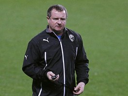 NA TRNINKU. Plzesk trenr Pavel Vrba na stadionu Manchesteru City ped