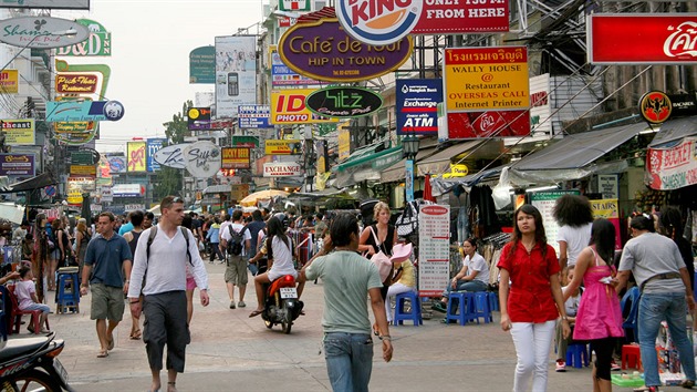 V Thajsku je třeba dodržovat celou řadu pravidel. Výjimkou je batůžkářský "ráj" Khao San v centru Bangkoku, kde vládnou turisté a žádné tabu tu neplatí.