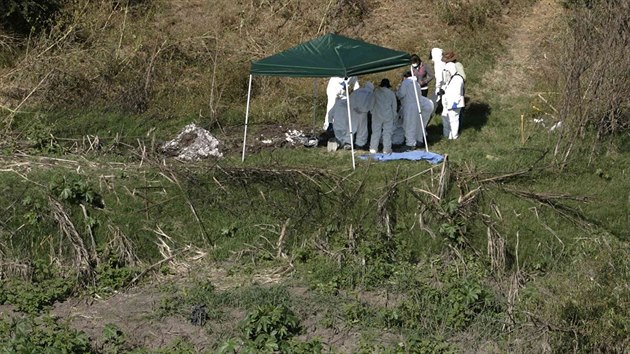 Komu pat nalezen ostatky, experti jet netu (21. listopadu 2013).