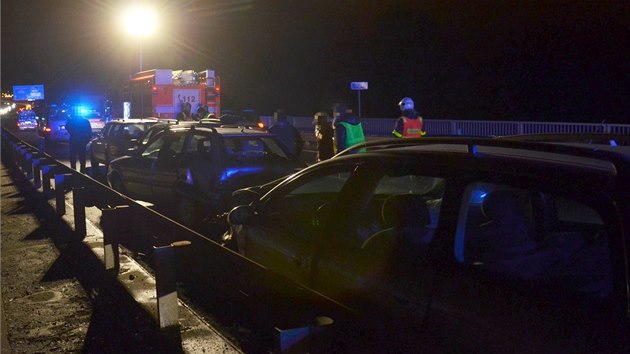 Na Rudné ulici v Ostravě se během dvou hodin stalo osm nehod. (24. listopadu 2013)