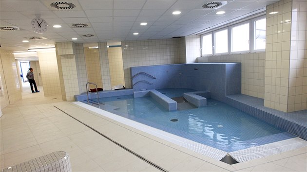 Celý akvapark má čipový vstupní systém. Skládá se ze tří částí - původní bazén pro kondiční plavání, zábavní část s tobogánem a atrakcemi a wellness relaxační část se saunami.
