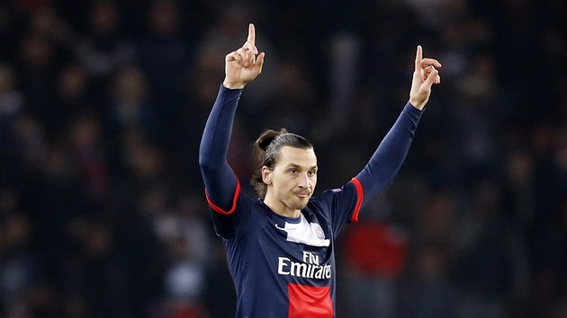 Útoník Zlatan Ibrahimovic z Paris St. Germain se raduje z gólu.