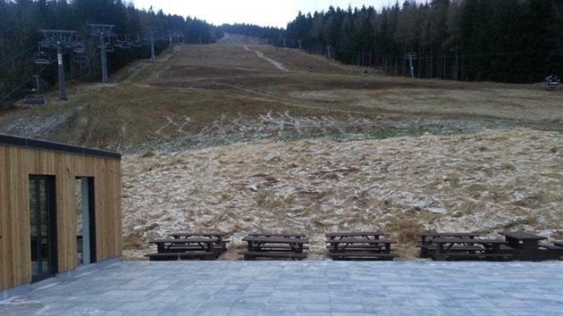 Nov samoobslun restaurace alpskho typu sterasou a vhledem v Herlkovicch v Krkonoch (29.11.2013).