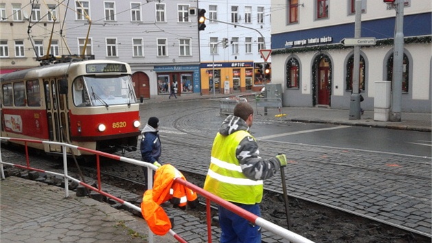 Oprava tramvajové trati u nám�stí Brat�í Synk�.