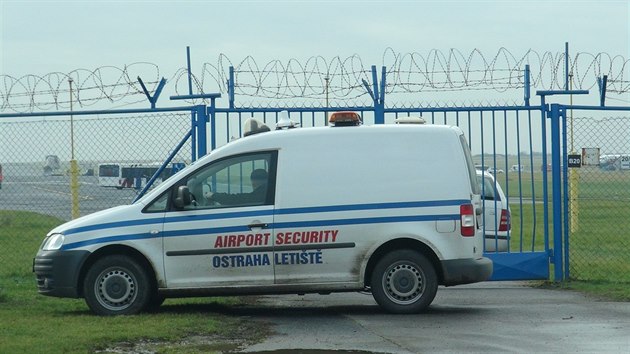 Na prask letit v Ruzyni v ptek 22. listopadu pistl letoun spolenosti Lufthansa kvli anonymnmu telefontu, e jsou na palub terorist s bombou.