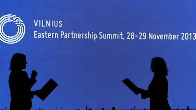 Na summitu v litevskm Vilniusu se oekvalo, e Ukrajina podepe asocian dohodu s Evropskou uni. Ukrajinsk prezident Janukovy to vak odmtl.