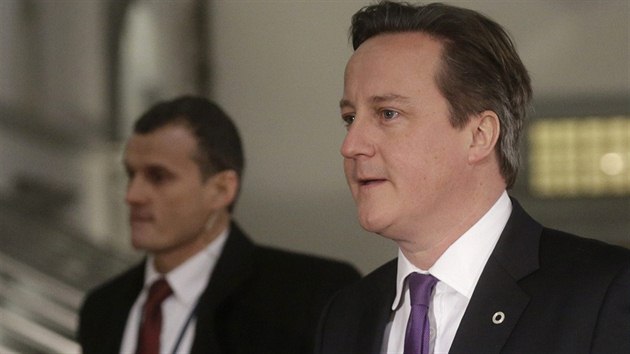 Britsk premir David Cameron pijel na summit ve Vilniusu.