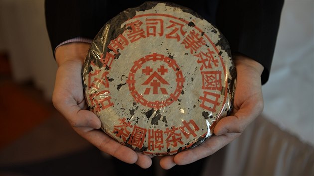 Balk lstk aje pchu-er z Jn-nanu pochz z 50. let minulho stolet. Jeho hodnota se odhaduje na 400 tisc hongkongskch dolar, v pepotu zhruba milion K.