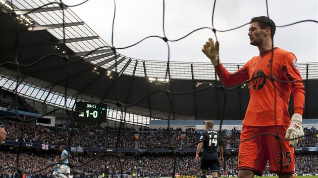 Hugo Lloris z Tottenhamu práv inkasoval v duelu s Manchesterem City.