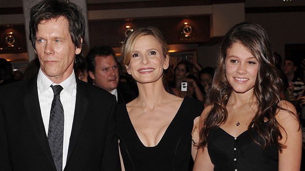 Kevin Bacon, Kyra Sedgwickov a jejich dcera Sosie Baconov (9. kvtna 2009)