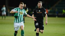 Jakub Hora z Bohemians 1905 (vlevo) a Tomá� �í�ek z Jablonce.
