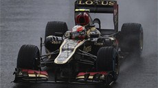 DRIFT PO FRANCOUZKU. Romain Grosjean s vozem Lotus ve tetím tréninku Velké