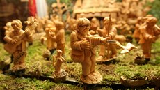 Betlém lo�tického �ezbá�e Jaroslava Bene�e �ítá ji� více ne� dv� st� figurek....
