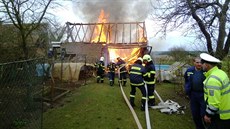 Poár stodolu kompletn zniil. Vznikla pi nm koda tvrt milionu.