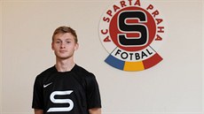 Sparanský fotbalista Jakub Brabec v retrodresu.