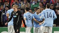 PI ZÁPASE. Plzeský trenér Pavel Vrba utkání na Manchesteru City hodn proíval.