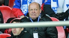 Znojemský trenér Leoš Kalvoda (vlevo) na tribuně.