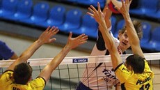 Lubo� Kostolani ze Zlína zakon�uje v utkání s Ústím.