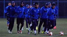 Libere�tí fotbalisté b�hem podve�erního tréninku
