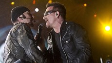 Bono v Glastonbury zpíval balon nebalon.