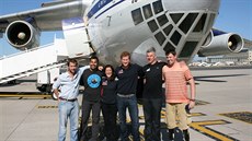 Princ Harry a jeho britský tým ped odletem na Antarktidu (Kapské Msto, 22....