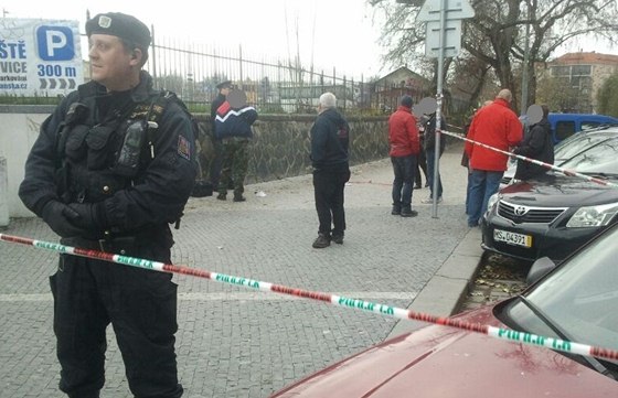 Sedmašedesátiletý muž se zastřelil u stanice metra Hradčanská (30. listopadu