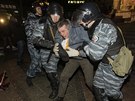 Policie v Kyjev rozehnala demonstraci odprc prezidenta Viktora Janukovye.