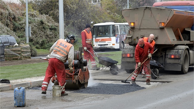 Rekonstrukce tramvajové trat� a vozovky v Evropské ulici.