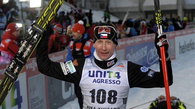 Bec na lyích Luká Bauer po triumfu na klasické desítce v Kuusamu.
