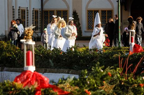 Na zámku v Louni na Nymbursku zahájili advent rozsvícením nejvtího...