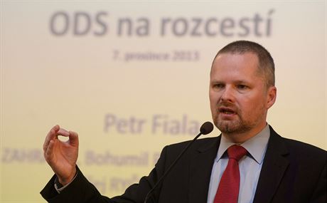 Profesor Petr Fiala vystoupil 7. prosince s pednákou v praském CEVRO...