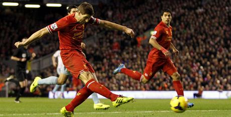 PL GERRARD. Takhle vystelil kapitn Liverpoolu Steven Gerrard v utkn proti...
