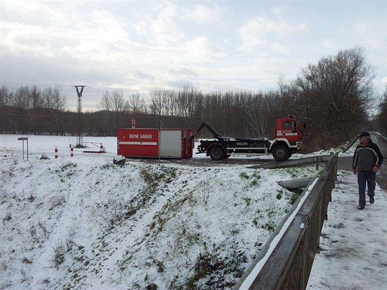 Na rychlostní silnici u Pohoelic na Brnnsku havaroval kamion, z neznámých...