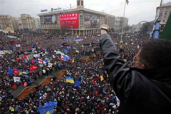 Momentka z demonstrací na kyjevském Námstí nezávislosti.