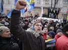 Protesty v Kyjev ani pes tuhé mrazy nepolevují (3. posince 2013)