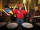 Bubnováním proti vlád. Kyjevem od víkendu zmítají masové protesty (4. prosince...