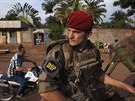 Francouzský voják hlídkuje v ulicích stedoafrického Bangui (5. prosince 2013)