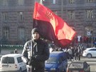 Stoupenec ukrajinské strany Svoboda na kyjevském Chreatiku (4. prosince 2013)