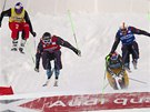 Úvodní závod Svtového poháru ve skikrosu v kanadské Nakisce. Zleva: Tomá