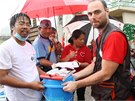 Petr tefan pomáhá na Filipínách.