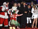 Barack Obama ve Washingtonu slavnostn rozsvítil vánoní strom a vzpomenul na...