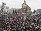 V centru Kyjeva se sely statisíce demonstrant. Chtjí sblíení své zem s EU
