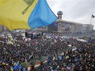 V centru Kyjeva se sely statisíce demonstrant. Chtjí sblíení své zem s EU...