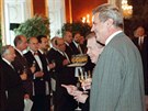 Píe se ervenec 1998 a tehdejí prezident Václav Havel práv jmenoval ministry...