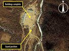 Satelitní snímky severokorejského pracovního táboru (bezen 2011 a únor 2012)