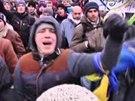 Demonstranti pochodují ukrajinským Kyjevem. (3. prosince 2013)